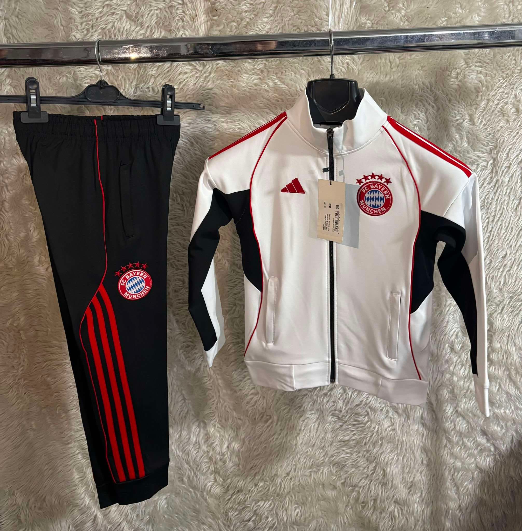 Bayern München Beyaz Eşofman Takımı