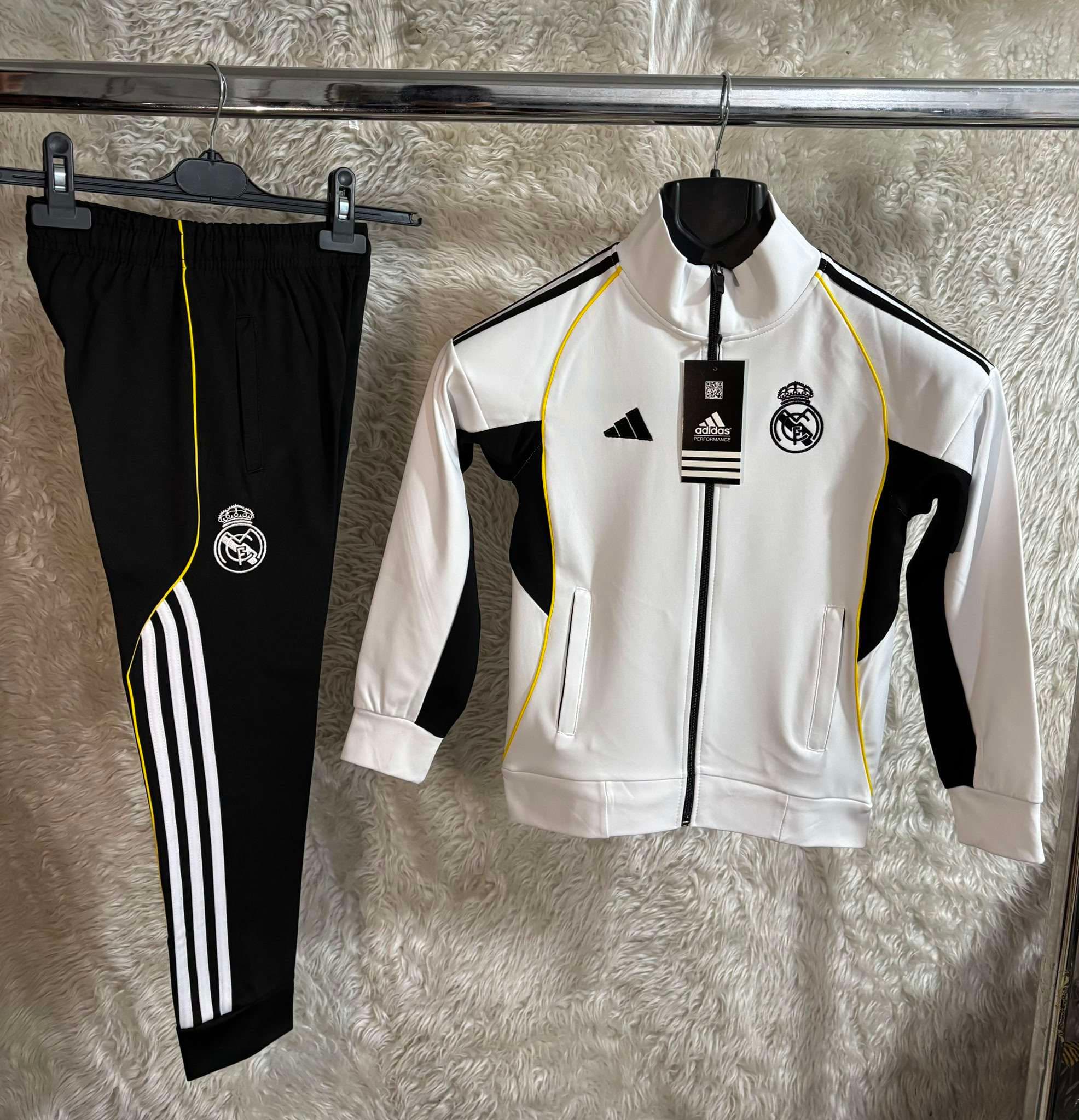 Real Madrid Beyaz Eşofman Takımı